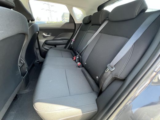 Hyundai Kona Long Range Pure Edition 64.8 kWh | Comfort Pack | WK Deal | | Uit voorraad leverbaar! | Achteruit... ActivLease financial lease