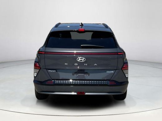 Hyundai Kona Long Range Pure Edition 64.8 kWh | Comfort Pack | WK Deal | | Uit voorraad leverbaar! | Achteruit... ActivLease financial lease
