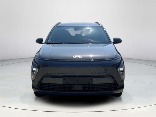 Hyundai Kona Long Range Pure Edition 64.8 kWh | Comfort Pack | WK Deal | | Uit voorraad leverbaar! | Achteruit... ActivLease financial lease