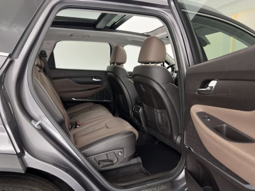 Hyundai Santa Fe 1.6 T-GDI Comfort Smart Sky AWD [ 7-Pers. ] {SoH-100%} (Plug-In) (INCL-BTW) *PANO | LEATHER | FUL... ActivLease financial lease
