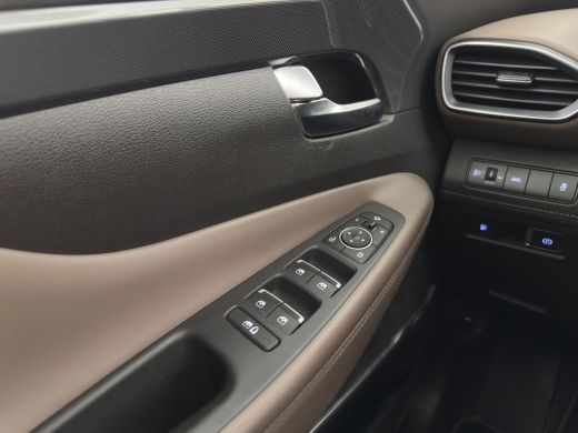 Hyundai Santa Fe 1.6 T-GDI Comfort Smart Sky AWD [ 7-Pers. ] {SoH-100%} (Plug-In) (INCL-BTW) *PANO | LEATHER | FUL... ActivLease financial lease