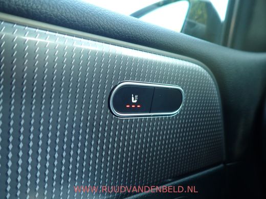 Mercedes-Benz B-Klasse 200 SPORTLEER / SFEERVERLICHTING / NAVI / STOELVERWARMING / CAMERA ActivLease financial lease