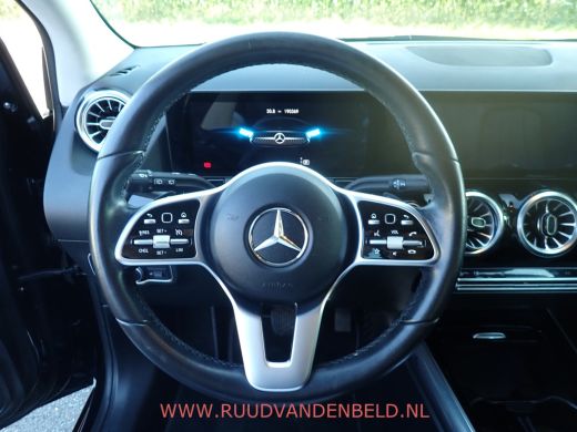 Mercedes-Benz B-Klasse 200 SPORTLEER / SFEERVERLICHTING / NAVI / STOELVERWARMING / CAMERA ActivLease financial lease