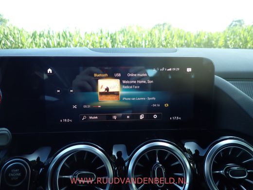 Mercedes-Benz B-Klasse 200 SPORTLEER / SFEERVERLICHTING / NAVI / STOELVERWARMING / CAMERA ActivLease financial lease