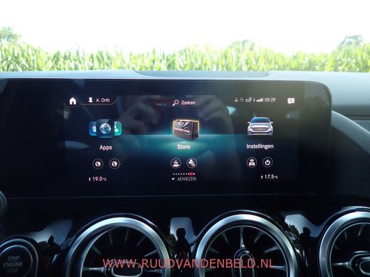 Mercedes-Benz B-Klasse 200 SPORTLEER / SFEERVERLICHTING / NAVI / STOELVERWARMING / CAMERA ActivLease financial lease