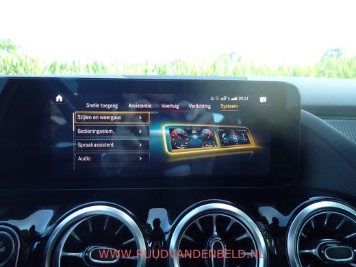 Mercedes-Benz B-Klasse 200 SPORTLEER / SFEERVERLICHTING / NAVI / STOELVERWARMING / CAMERA ActivLease financial lease