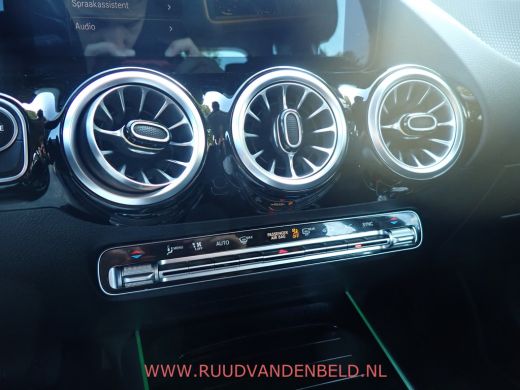 Mercedes-Benz B-Klasse 200 SPORTLEER / SFEERVERLICHTING / NAVI / STOELVERWARMING / CAMERA ActivLease financial lease