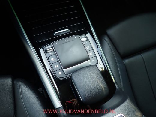Mercedes-Benz B-Klasse 200 SPORTLEER / SFEERVERLICHTING / NAVI / STOELVERWARMING / CAMERA ActivLease financial lease