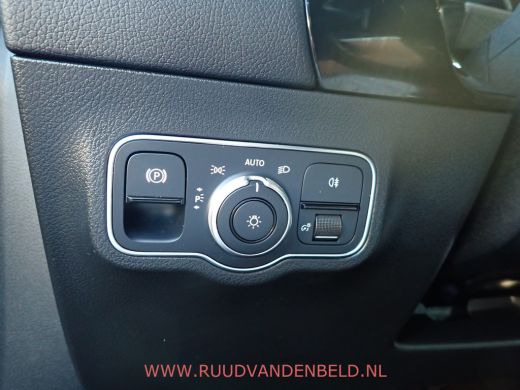 Mercedes-Benz B-Klasse 200 SPORTLEER / SFEERVERLICHTING / NAVI / STOELVERWARMING / CAMERA ActivLease financial lease