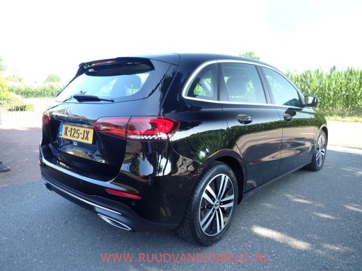 Mercedes-Benz B-Klasse 200 SPORTLEER / SFEERVERLICHTING / NAVI / STOELVERWARMING / CAMERA ActivLease financial lease