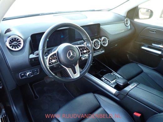 Mercedes-Benz B-Klasse 200 SPORTLEER / SFEERVERLICHTING / NAVI / STOELVERWARMING / CAMERA ActivLease financial lease