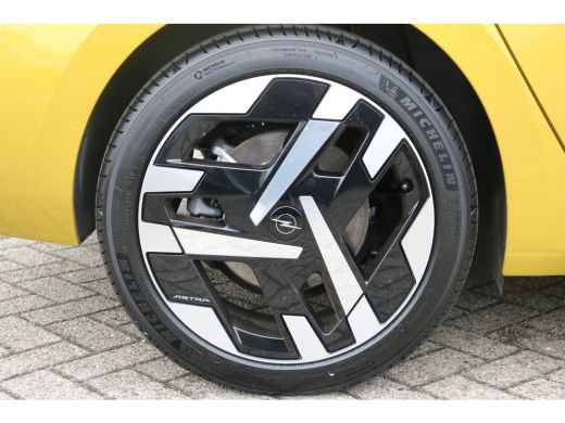 Opel Astra Electric 58 kWh Ultimate | Camera | Cruise control adaptief | Navi | Voorstoelen verwarmd | Stuur... ActivLease financial lease