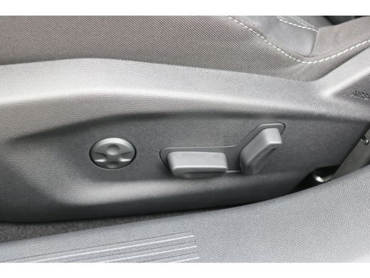 Opel Astra Electric 58 kWh Ultimate | Camera | Cruise control adaptief | Navi | Voorstoelen verwarmd | Stuur... ActivLease financial lease