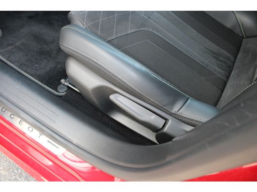 Peugeot 208 1.2 PureTech GT Pack | Navigatie | Camera | Stoelverwarming | Trekhaak | Alcantara | NL auto | Ap... ActivLease financial lease