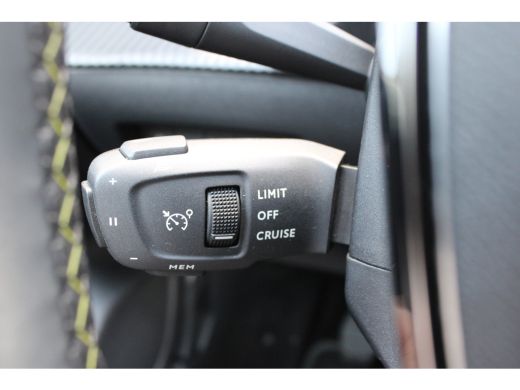 Peugeot 208 1.2 PureTech GT Pack | Navigatie | Camera | Stoelverwarming | Trekhaak | Alcantara | NL auto | Ap... ActivLease financial lease