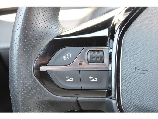 Peugeot 208 1.2 PureTech GT Pack | Navigatie | Camera | Stoelverwarming | Trekhaak | Alcantara | NL auto | Ap... ActivLease financial lease