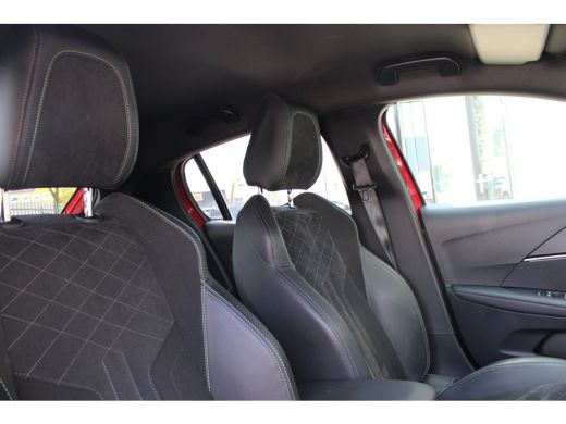 Peugeot 208 1.2 PureTech GT Pack | Navigatie | Camera | Stoelverwarming | Trekhaak | Alcantara | NL auto | Ap... ActivLease financial lease