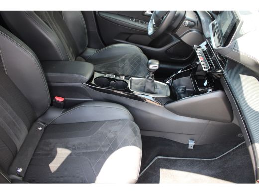 Peugeot 208 1.2 PureTech GT Pack | Navigatie | Camera | Stoelverwarming | Trekhaak | Alcantara | NL auto | Ap... ActivLease financial lease