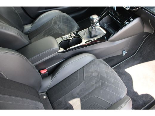 Peugeot 208 1.2 PureTech GT Pack | Navigatie | Camera | Stoelverwarming | Trekhaak | Alcantara | NL auto | Ap... ActivLease financial lease