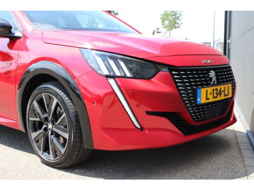 Peugeot 208 1.2 PureTech GT Pack | Navigatie | Camera | Stoelverwarming | Trekhaak | Alcantara | NL auto | Ap... ActivLease financial lease