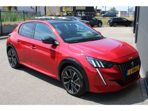 Peugeot 208 1.2 PureTech GT Pack | Navigatie | Camera | Stoelverwarming | Trekhaak | Alcantara | NL auto | Ap... ActivLease financial lease
