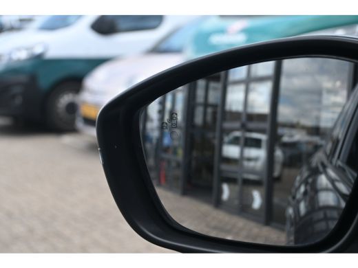 Peugeot 208 1.2 PureTech GT | Panoramadak | Achteruitrijcamera | Navigatie | Dodehoek-Detectie | Sfeerverlich... ActivLease financial lease