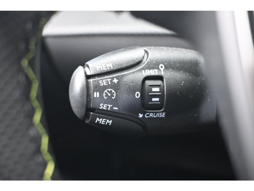 Peugeot 208 1.2 PureTech GT | Panoramadak | Achteruitrijcamera | Navigatie | Dodehoek-Detectie | Sfeerverlich... ActivLease financial lease