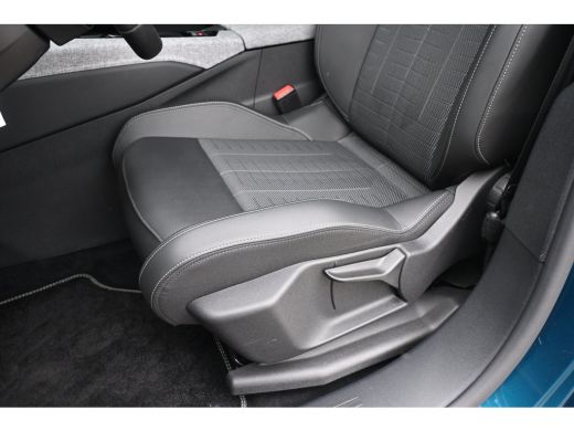 Peugeot 5008 1.2 Hybrid 145 GT 7p Tot 8 Jaar Garantie! | Stoelverwarming | LED-Matrix | Navigatie | Adaptive C... ActivLease financial lease