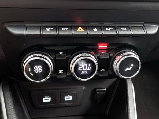 Dacia Duster 1.0 TCe Bi-Fuel LPG Prestige / Trekhaak / Pdc+Camera / Navigatie / Airco-ecc./ Radio multimedia /... ActivLease financial lease