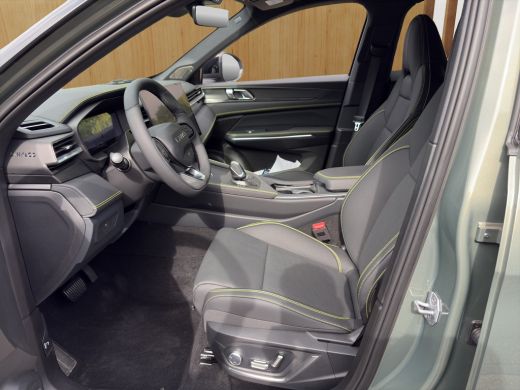 Lynk & Co 01 More | Panoramadak | 360 camera | Stoel + Stuurverwarming |Adaptieve cruise control | BLIS | ActivLease financial lease