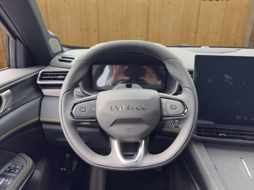 Lynk & Co 01 More | Panoramadak | 360 camera | Stoel + Stuurverwarming |Adaptieve cruise control | BLIS | ActivLease financial lease