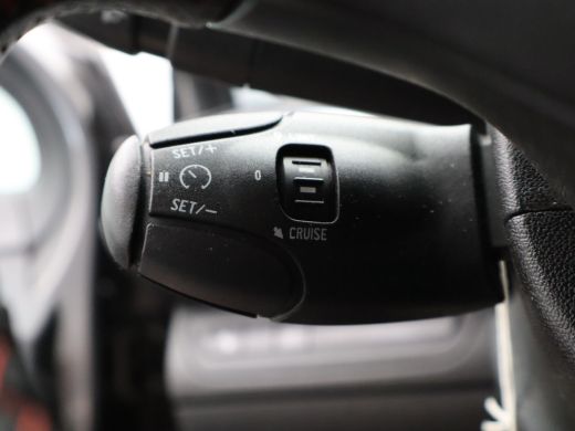 Peugeot 2008 1.2 PureTech GT-Line | Climate Control | Cruise Control | Parkeersensoren | Navigatie ActivLease financial lease