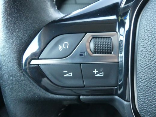 Peugeot e-208 EV Blue Lease Allure 50 kWh | CAMERA | PARKEERSENSOREN | ADAPTIVE CRUISE | APPLE CARPLAY / ANDROI... ActivLease financial lease