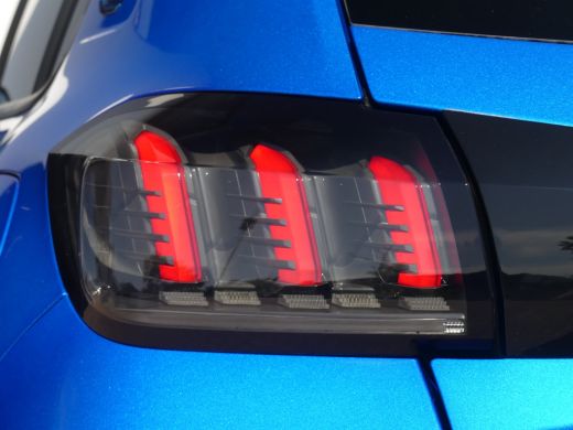 Peugeot e-208 EV Blue Lease Allure 50 kWh | CAMERA | PARKEERSENSOREN | ADAPTIVE CRUISE | APPLE CARPLAY / ANDROI... ActivLease financial lease