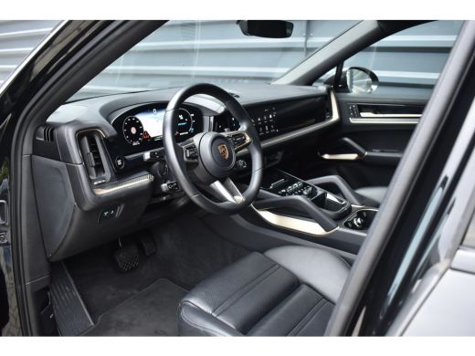 Porsche Cayenne 3.0 E-Hybrid Sport Design Carbon | Pano | Bijrijdersdisplay | ACC | Bose | 18-voudig Stoelen | 22... ActivLease financial lease