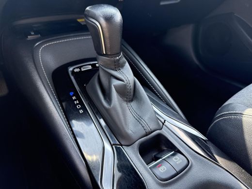 Toyota Corolla Touring Sports 1.8 Hybrid Dynamic | Trekhaak | NAP | Apple CarPlay/Android auto | Achteruitrijcamera ActivLease financial lease