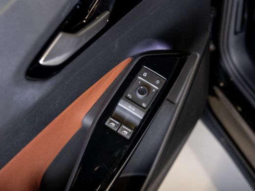 Volkswagen ID.5 Pro 77 kWh SOH 95% / 204pk / Achteruitrij camera / Stoelverwarming / ActivLease financial lease