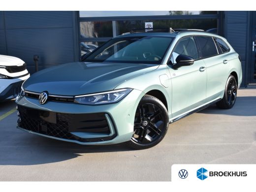 Volkswagen Passat Variant 1.5 TSI eHybrid 272PK R-Line | Schuif-kanteldak | 360 camera | Head-up display | IQ Drive... ActivLease financial lease