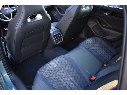 Volkswagen Passat Variant 1.5 TSI eHybrid 272PK R-Line | Schuif-kanteldak | 360 camera | Head-up display | IQ Drive... ActivLease financial lease
