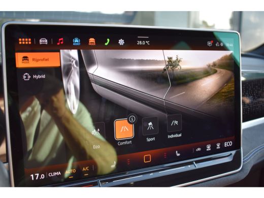 Volkswagen Passat Variant 1.5 TSI eHybrid 272PK R-Line | Schuif-kanteldak | 360 camera | Head-up display | IQ Drive... ActivLease financial lease