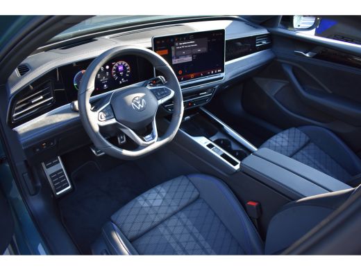 Volkswagen Passat Variant 1.5 TSI eHybrid 272PK R-Line | Schuif-kanteldak | 360 camera | Head-up display | IQ Drive... ActivLease financial lease