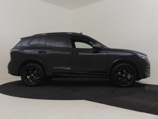 Volkswagen Tiguan 1.5 eHybrid R-Line Edition 204Pk DSG/AUTO | Glazen panorama-dak | Trekhaak uitklapbaar | Stoel/st... ActivLease financial lease