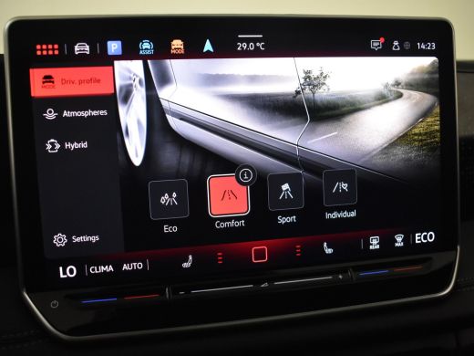 Volkswagen Tiguan 1.5 eHybrid R-Line Edition 204Pk DSG/AUTO | Glazen panorama-dak | Trekhaak uitklapbaar | Stoel/st... ActivLease financial lease