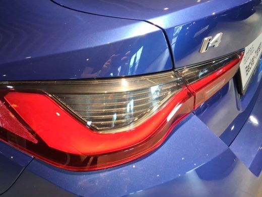 BMW i4 eDrive35 70 kWh M-SPORT ** LED, DR. ASS+, TREKH, H&K SOUND, 19-inch LMV ** 1e EIG - UNFALLFREI **... ActivLease financial lease