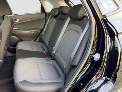 Hyundai Kona EV Comfort 39 kWh 136pk | SoH 97,9% | Camera | Carplay | Climate controle | Bestuurdersstoel in h... ActivLease financial lease