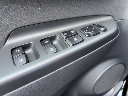 Hyundai Kona EV Comfort 39 kWh 136pk | SoH 97,9% | Camera | Carplay | Climate controle | Bestuurdersstoel in h... ActivLease financial lease