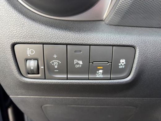Hyundai Kona EV Comfort 39 kWh 136pk | SoH 97,9% | Camera | Carplay | Climate controle | Bestuurdersstoel in h... ActivLease financial lease