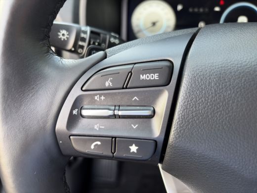 Hyundai Kona EV Comfort 39 kWh 136pk | SoH 97,9% | Camera | Carplay | Climate controle | Bestuurdersstoel in h... ActivLease financial lease