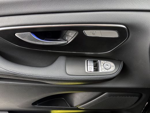 Mercedes-Benz EQV 300 L2 90kWh 7 persoons Leder Elektr schuifdeuren AMG line 360 camera ActivLease financial lease