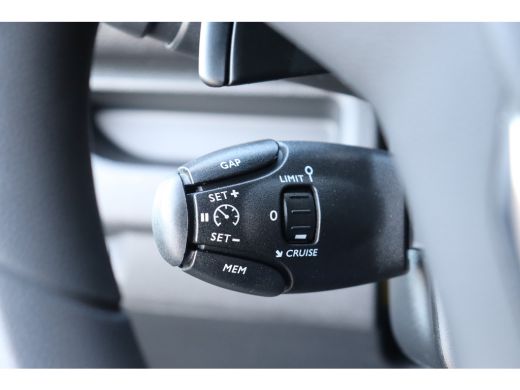 Opel Vivaro 2.0D 180PK L2H1 INNOVATION AUTOMAAT NAVI / CLIMA / FULL-LED / 17" LMV / CAMERA / 1E EIGENAAR / UN... ActivLease financial lease